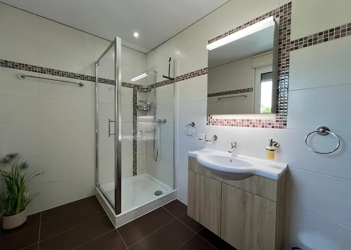 Santolina Vila Maslenica