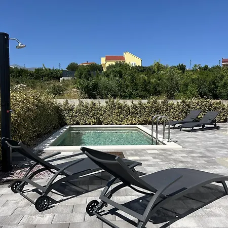 Santolina Vila